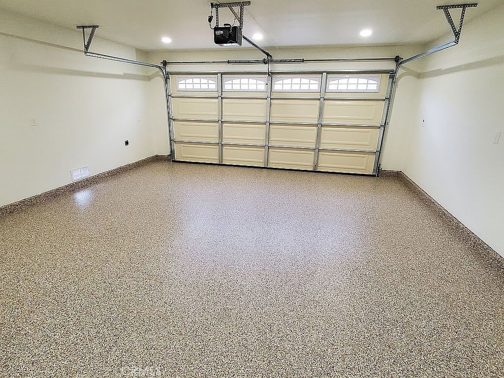 https://media.crmls.org/medias/895a6168-bf4c-4cb3-aaba-a5f725fecbae.jpg?preset=X-Large