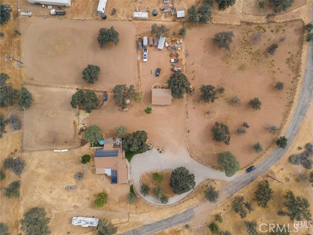 21564 Pine Tree Road, Caliente CA: https://media.crmls.org/medias/895bb93c-e480-4a18-9c8b-82d8c2f4ddb3.jpg