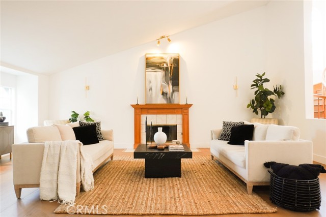 23242 Burbank Boulevard, Woodland Hills CA: https://media.crmls.org/medias/895be15a-c852-45de-9924-d240f7bb482f.jpg