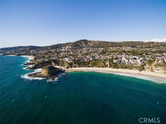 31 N Vista De Catalina, Laguna Beach CA: https://media.crmls.org/medias/895bebfb-1ac8-4aac-96fc-e14ffc2e423d.jpg