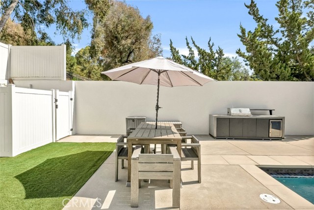 2712 N Beverly Glen Boulevard, Los Angeles CA: https://media.crmls.org/medias/895d02c7-3d39-4cb8-8d2e-016502f4f2d1.jpg