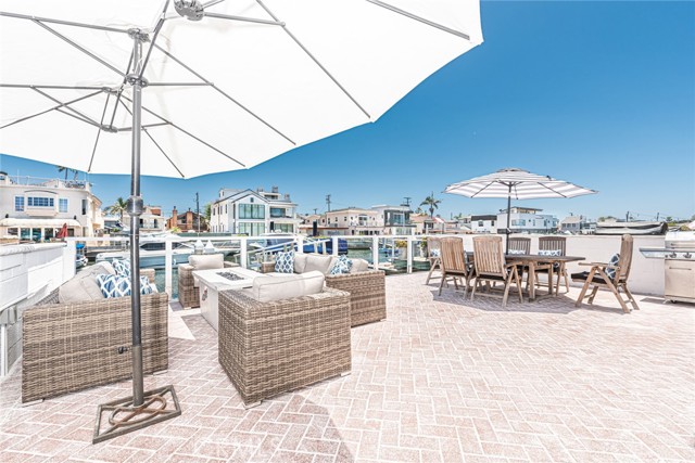 Detail Gallery Image 4 of 41 For 3717 Channel Pl, Newport Beach,  CA 92663 - 4 Beds | 2/1 Baths