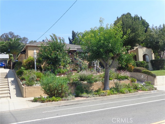 Detail Gallery Image 5 of 69 For 3855 York Bld, Los Angeles,  CA 90065 - 3 Beds | 2 Baths