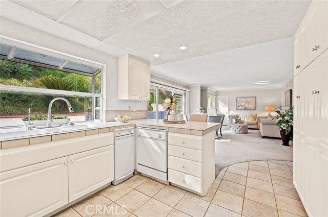 22443 Robin Oaks, Diamond Bar CA: https://media.crmls.org/medias/896084f3-f82d-4462-8976-b6464b83552d.jpg