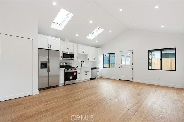 Detail Gallery Image 25 of 38 For 8334 Winsford Ave, Los Angeles,  CA 90045 - 5 Beds | 4 Baths