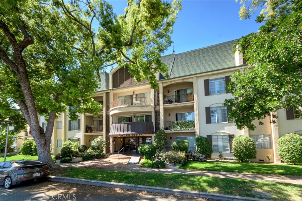 215 N Kenwood Street #303