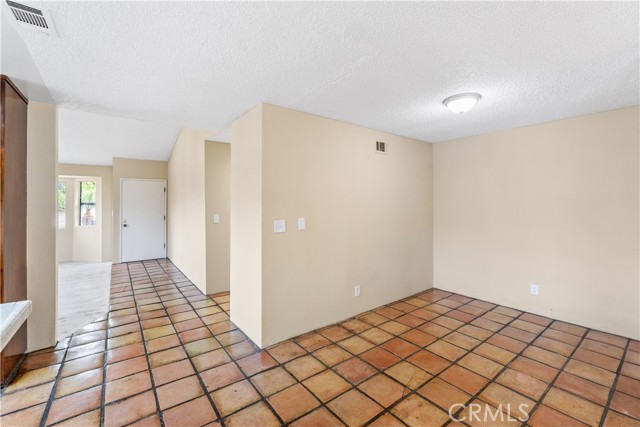 Detail Gallery Image 11 of 23 For 2640 N Eaton Cir, Long Beach,  CA 90815 - 3 Beds | 2 Baths