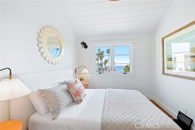 360 Cliff, Laguna Beach CA: https://media.crmls.org/medias/8962f5b0-0ccf-4cbd-80f9-39dfa22a6aaf.jpg