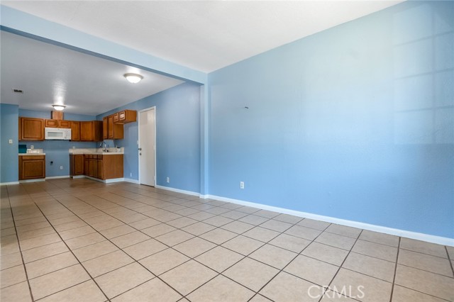 361 N B Street, Tulare CA: https://media.crmls.org/medias/896317bd-3604-4548-a39e-78c1aef06bac.jpg