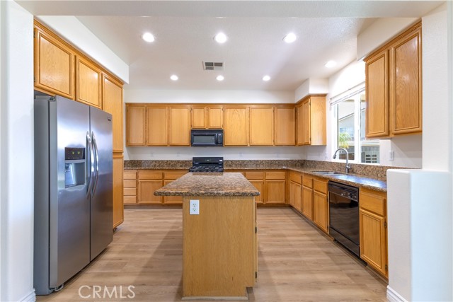 Detail Gallery Image 2 of 36 For 1883 Jasmine Ct, San Jacinto,  CA 92583 - 4 Beds | 2/1 Baths