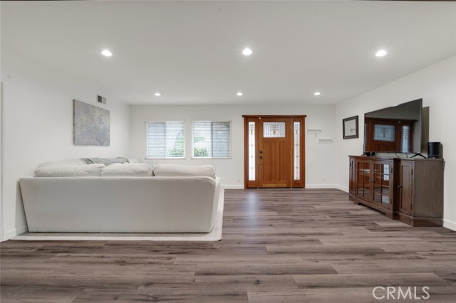 Detail Gallery Image 5 of 41 For 11519 Orcas Ave, Sylmar,  CA 91342 - 3 Beds | 2 Baths