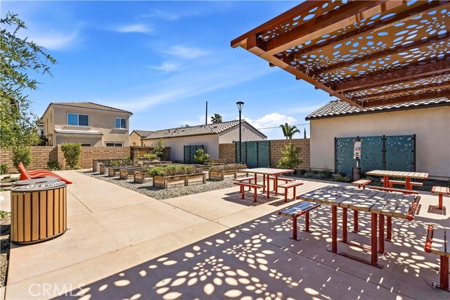 Detail Gallery Image 28 of 34 For 335 Carson Ct, Rialto,  CA 92376 - 3 Beds | 2/1 Baths