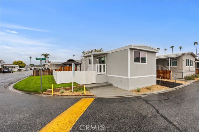 Detail Gallery Image 4 of 41 For 306 Kings Ln, Bakersfield,  CA 93308 - 2 Beds | 1 Baths