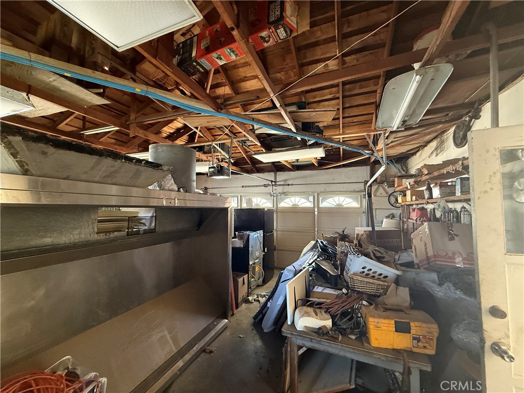 https://media.crmls.org/medias/8965705b-e8ed-4790-a03f-e92864084b6b.jpg?preset=X-Large