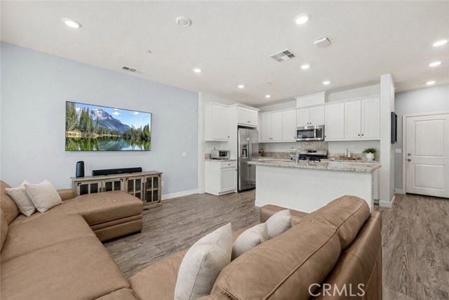 Detail Gallery Image 4 of 45 For 22838 Concord #80,  Saugus,  CA 91350 - 3 Beds | 2/1 Baths