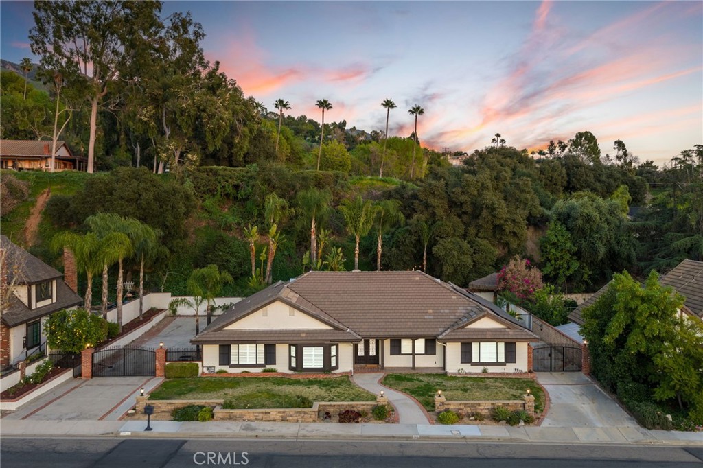 514 N Valley Center Avenue