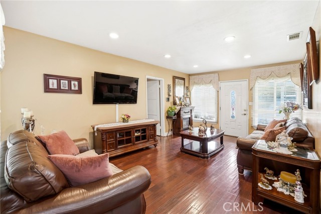 Detail Gallery Image 8 of 33 For 18149 Saticoy, Reseda,  CA 91335 - 3 Beds | 2 Baths