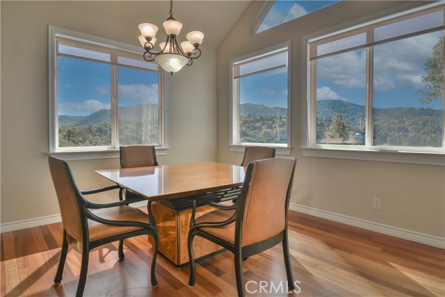 Detail Gallery Image 9 of 37 For 237 E Zermat Dr, Crestline,  CA 92325 - 4 Beds | 3/1 Baths