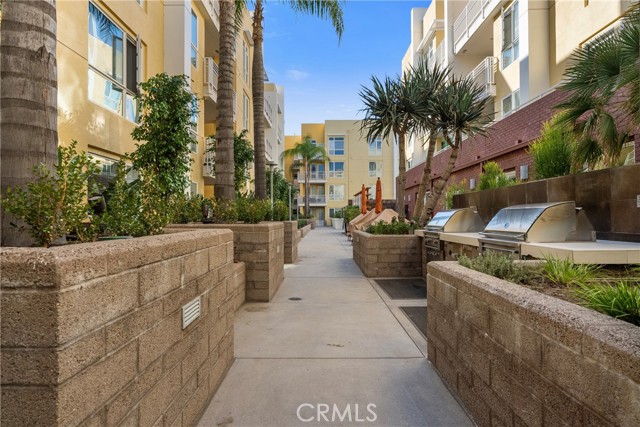 Detail Gallery Image 28 of 34 For 21301 Erwin #206,  Woodland Hills,  CA 91367 - 2 Beds | 2 Baths