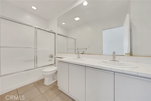 408 W Queen Street, Inglewood CA: https://media.crmls.org/medias/8966f03f-acf0-428c-9040-680d193e9979.jpg
