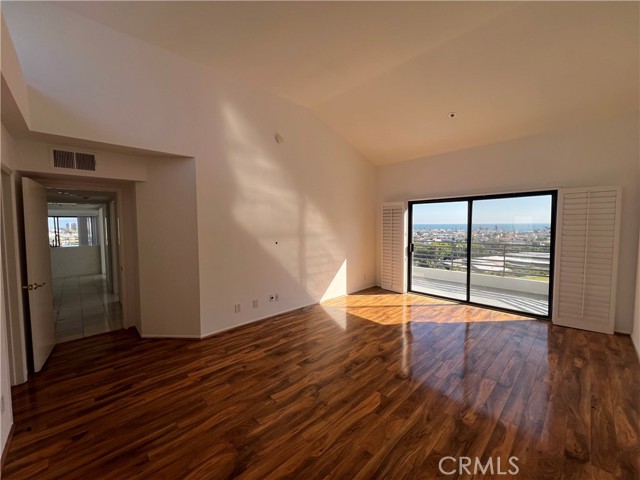 270 Cagney Lane, Newport Beach CA: https://media.crmls.org/medias/89672ece-6c37-43be-96ef-cdbdb79089e7.jpg