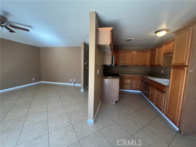 Detail Gallery Image 8 of 14 For 16510 16510 Lakeshore Dr, Lake Elsinore,  CA 92530 - 2 Beds | 1 Baths