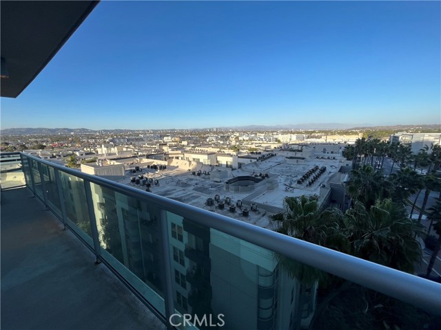 Detail Gallery Image 8 of 14 For 13700 Marina Pointe Dr #924,  Marina Del Rey,  CA 90292 - 2 Beds | 2/1 Baths
