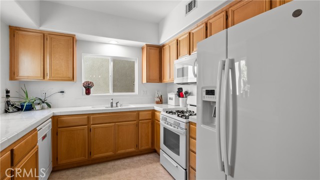 Detail Gallery Image 18 of 32 For 9001 Owensmouth Ave #3,  Canoga Park,  CA 91304 - 3 Beds | 2/1 Baths