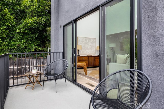 Detail Gallery Image 6 of 27 For 1661 Mohawk St, Los Angeles,  CA 90026 - 2 Beds | 2/1 Baths