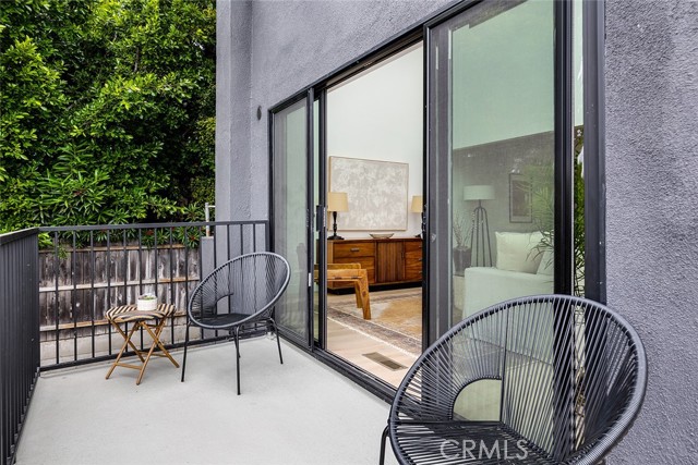 Detail Gallery Image 6 of 27 For 1661 Mohawk St, Los Angeles,  CA 90026 - 2 Beds | 2/1 Baths