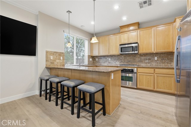 Detail Gallery Image 17 of 46 For 8220 Chamberlain, Reseda,  CA 91335 - 4 Beds | 3 Baths