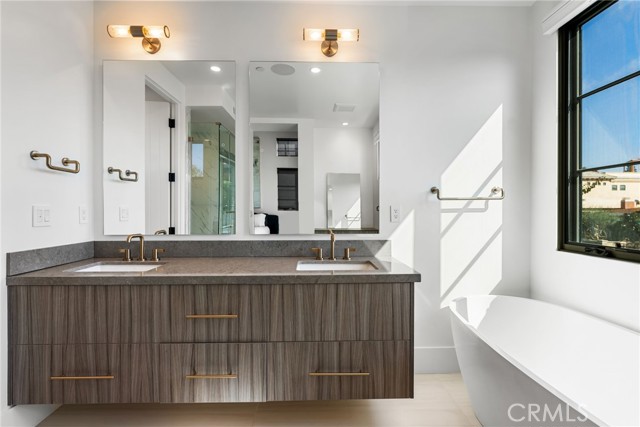 Detail Gallery Image 16 of 31 For 419 Narcissus Ave, Corona Del Mar,  CA 92625 - 3 Beds | 3/1 Baths