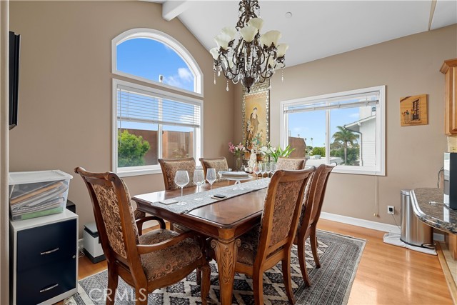 Detail Gallery Image 23 of 46 For 211 S Francisca #B,  Redondo Beach,  CA 90277 - 4 Beds | 3 Baths