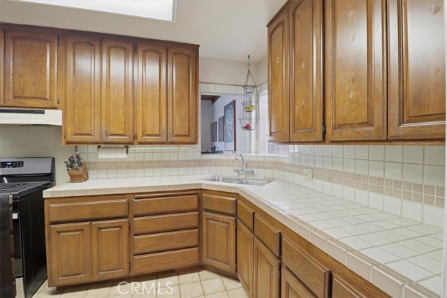 Detail Gallery Image 11 of 39 For 2103 Harriman, Redondo Beach,  CA 90278 - 4 Beds | 3 Baths