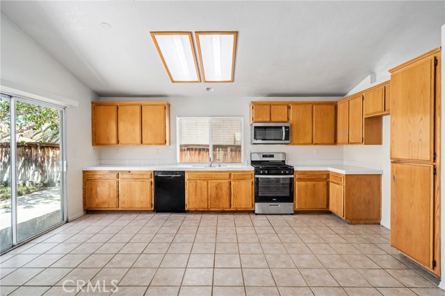 Detail Gallery Image 9 of 25 For 36915 Royce Ct, Palmdale,  CA 93552 - 3 Beds | 2 Baths