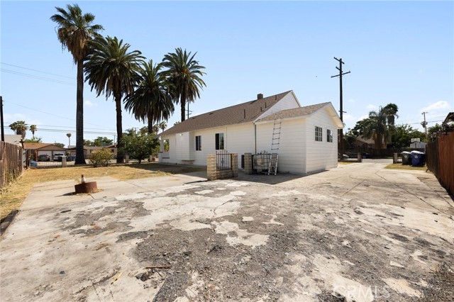 594 W 10th Street, San Bernardino CA: https://media.crmls.org/medias/896c1830-d880-402f-b8c6-8eee3dc0b7f2.jpg