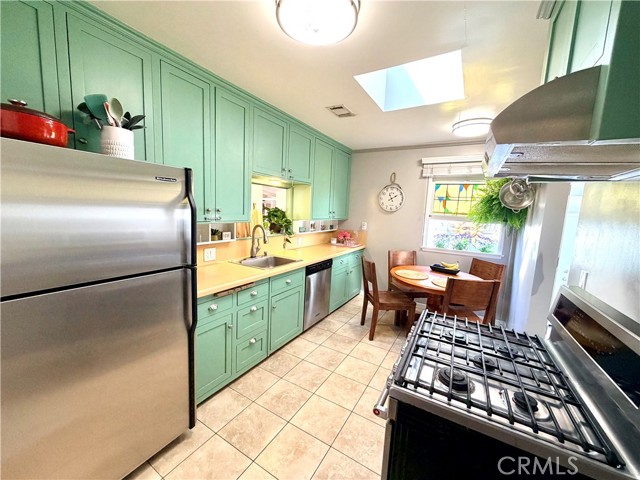 Detail Gallery Image 23 of 54 For 2925 Knoxville, Long Beach,  CA 90815 - 4 Beds | 2 Baths