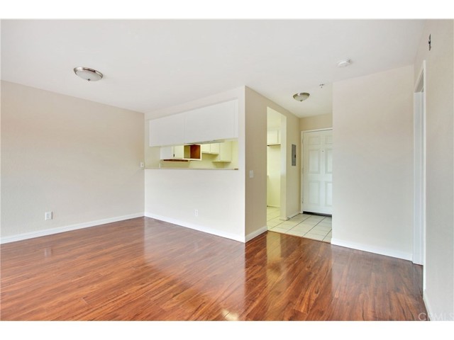 Detail Gallery Image 6 of 29 For 726 Elm Ave #304,  Long Beach,  CA 90813 - 2 Beds | 2 Baths