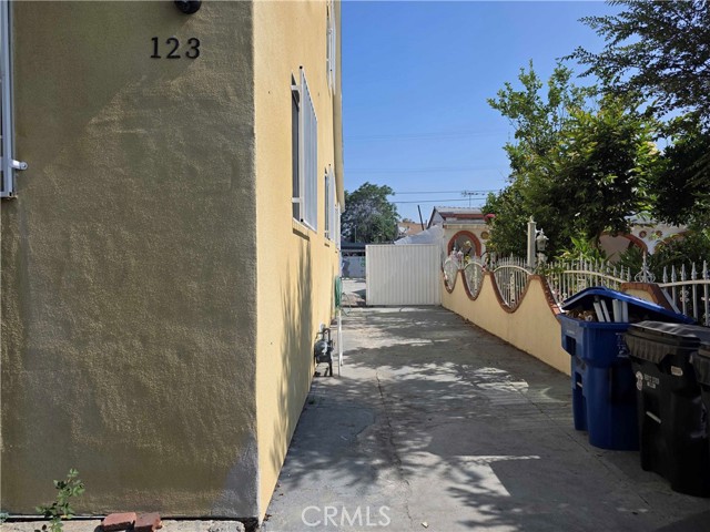 123 E Gage Avenue, Los Angeles CA: https://media.crmls.org/medias/896dc202-5263-4336-98a7-300158458949.jpg