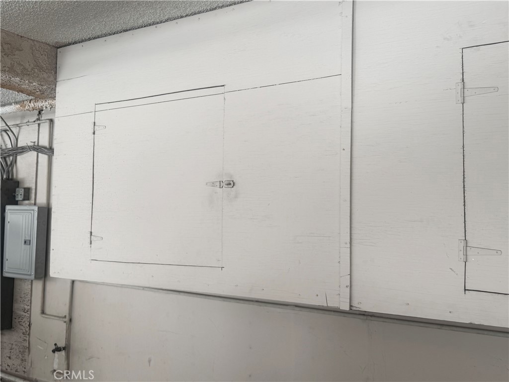 https://media.crmls.org/medias/896e3b31-6ad3-4ea9-a80d-51494187ca9b.jpg?preset=X-Large