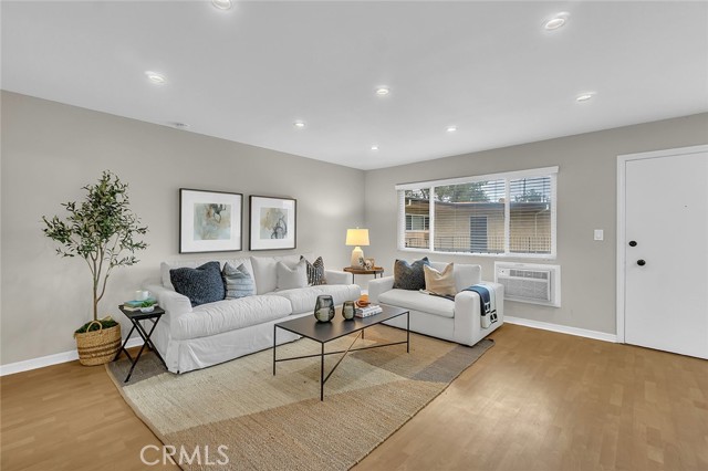 Detail Gallery Image 5 of 41 For 3907 La Crescenta Avenue #208,  La Crescenta,  CA 91214 - 1 Beds | 1 Baths