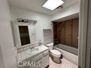 https://media.crmls.org/medias/896f8e0b-d239-4967-a114-87f327fb267d.jpg?preset=X-Large