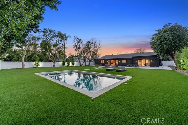 Detail Gallery Image 9 of 46 For 8960 Oak Park, –,  CA 91325 - 4 Beds | 3/1 Baths