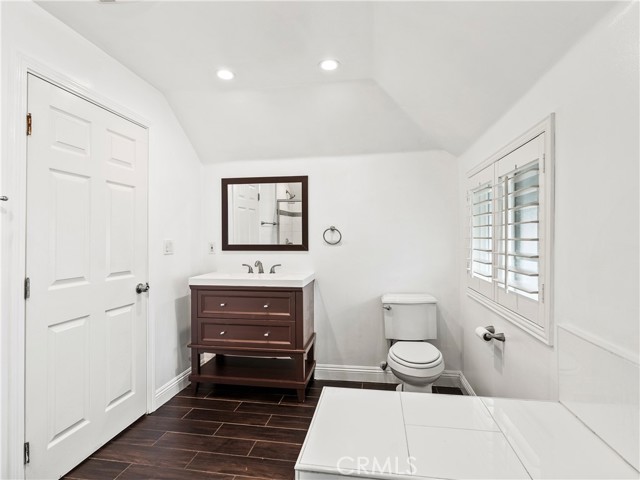2128 E 3rd Street, Los Angeles CA: https://media.crmls.org/medias/89704a0b-e811-476f-8c71-eb7cb6f67f91.jpg