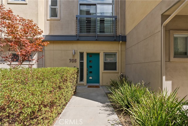 Detail Gallery Image 8 of 41 For 2753 Waverly Dr #705,  Los Angeles,  CA 90039 - 2 Beds | 3 Baths