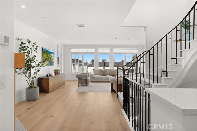 302 Carnation Avenue, Corona del Mar CA: https://media.crmls.org/medias/897060a3-d25e-4112-873f-d7a99f319519.jpg