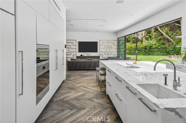 9924 Liebe Drive, Beverly Hills CA: https://media.crmls.org/medias/89716185-49ba-4a75-9d10-d1c612d65a12.jpg