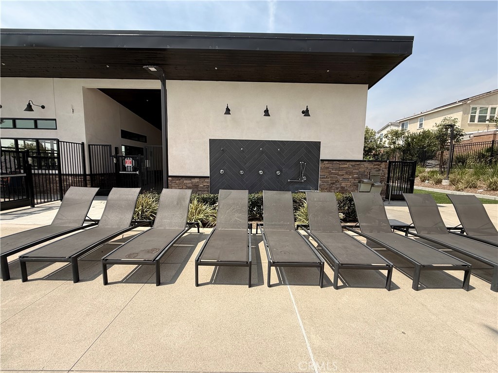 https://media.crmls.org/medias/8971db03-32bb-4880-8fb1-ca8332117f98.jpg?preset=X-Large