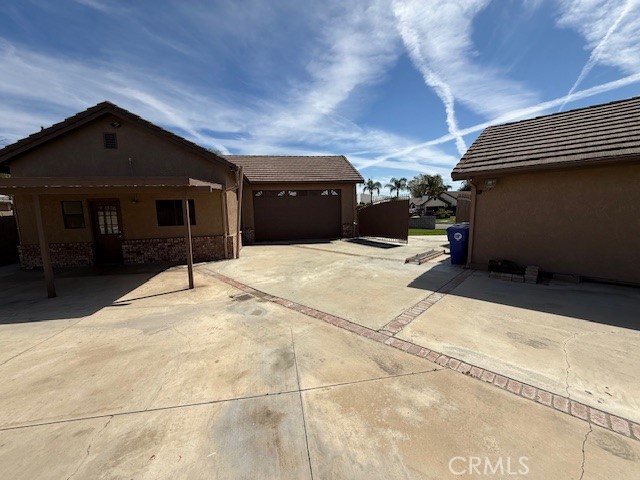 19534 Kiningham Drive, Bloomington CA: https://media.crmls.org/medias/89720070-62b7-4f41-b9d7-d201db5ea134.jpg