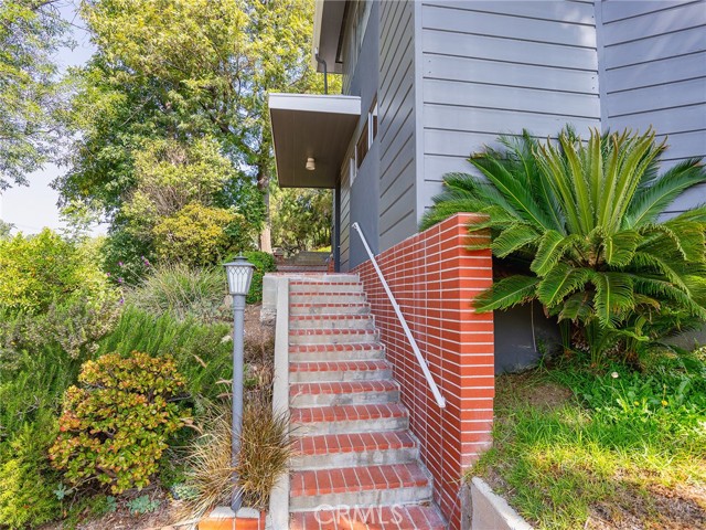 Detail Gallery Image 46 of 61 For 3761 Aguilar St, Los Angeles,  CA 90065 - 4 Beds | 2 Baths